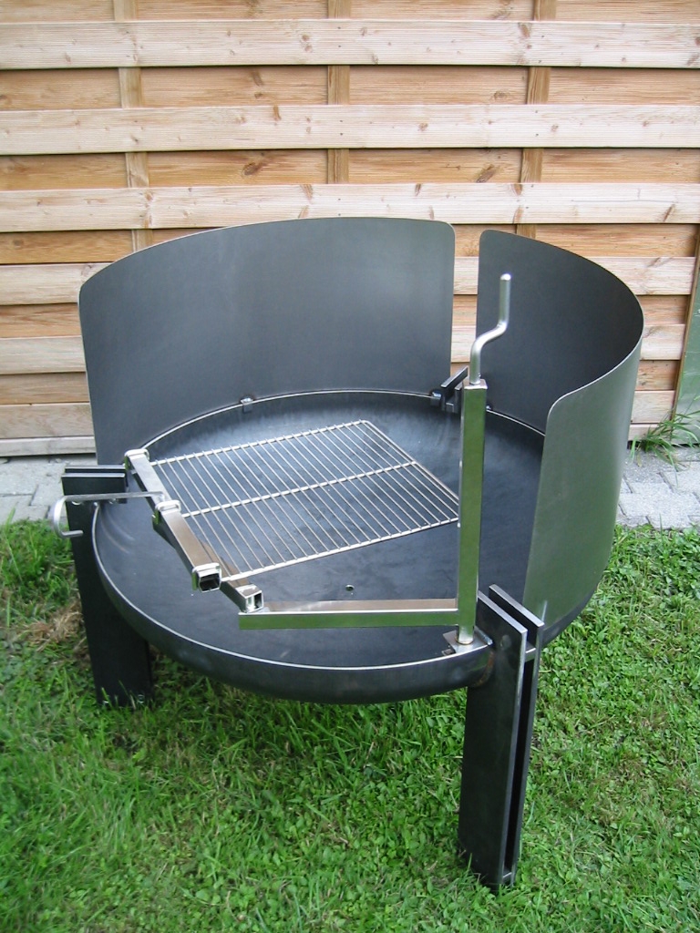 Feuer ist unsere Leidenschaft. Das sieht man auch unseren formvollendeten Grill-Feuerschalen an. Decor-Produkte verwandeln den Hausgarten zum Erlebnisgarten.